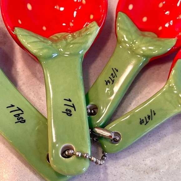 New Trendy Ceramic strawberry shaped measuring Spoons 4 pc set, great gifts! - Picture 2 of 9